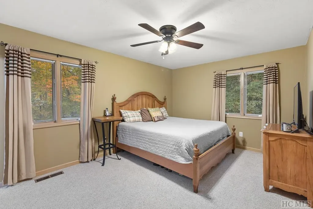 218 Treasurewood Road Glenville NC 28736