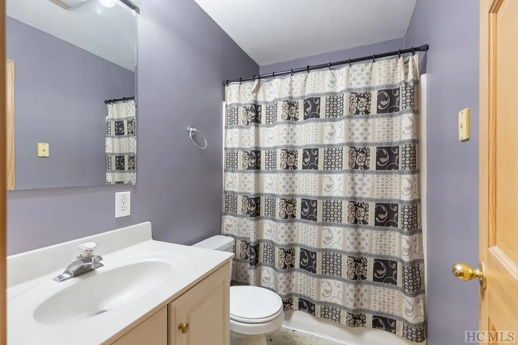 218 Treasurewood Road Glenville NC 28736