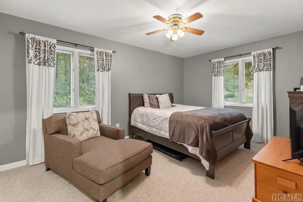 218 Treasurewood Road Glenville NC 28736