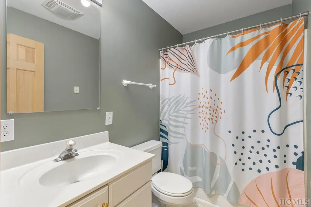 218 Treasurewood Road Glenville NC 28736
