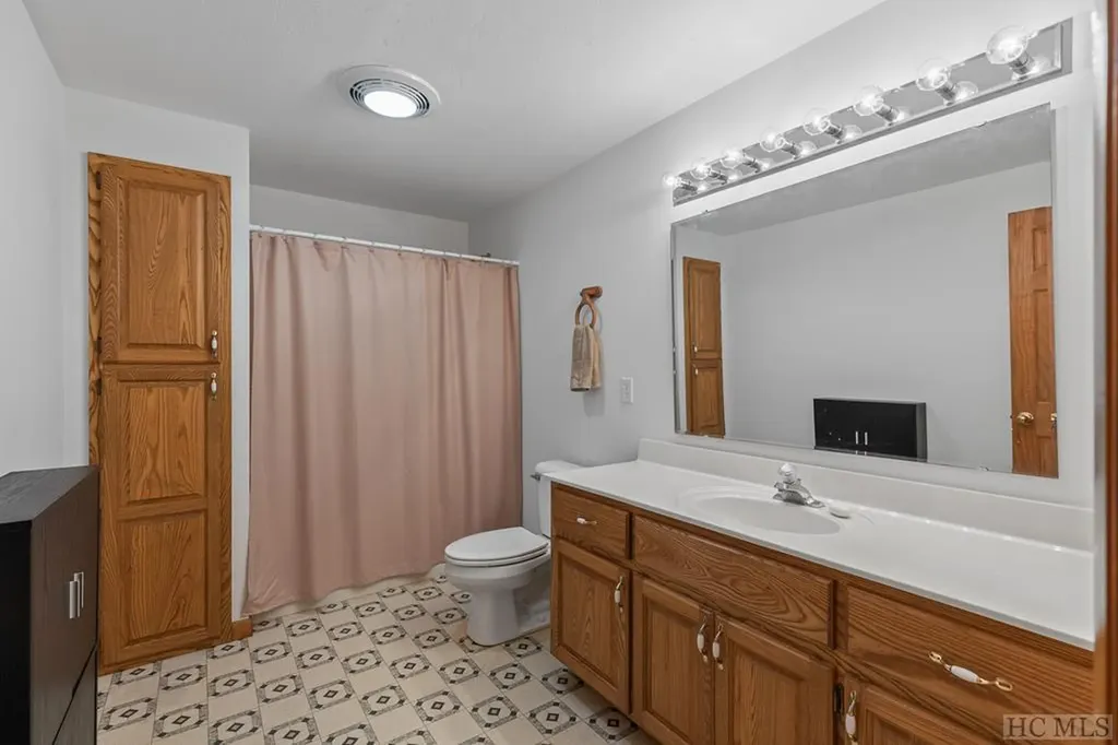 218 Treasurewood Road Glenville NC 28736