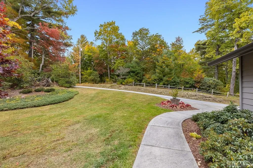 218 Treasurewood Road Glenville NC 28736