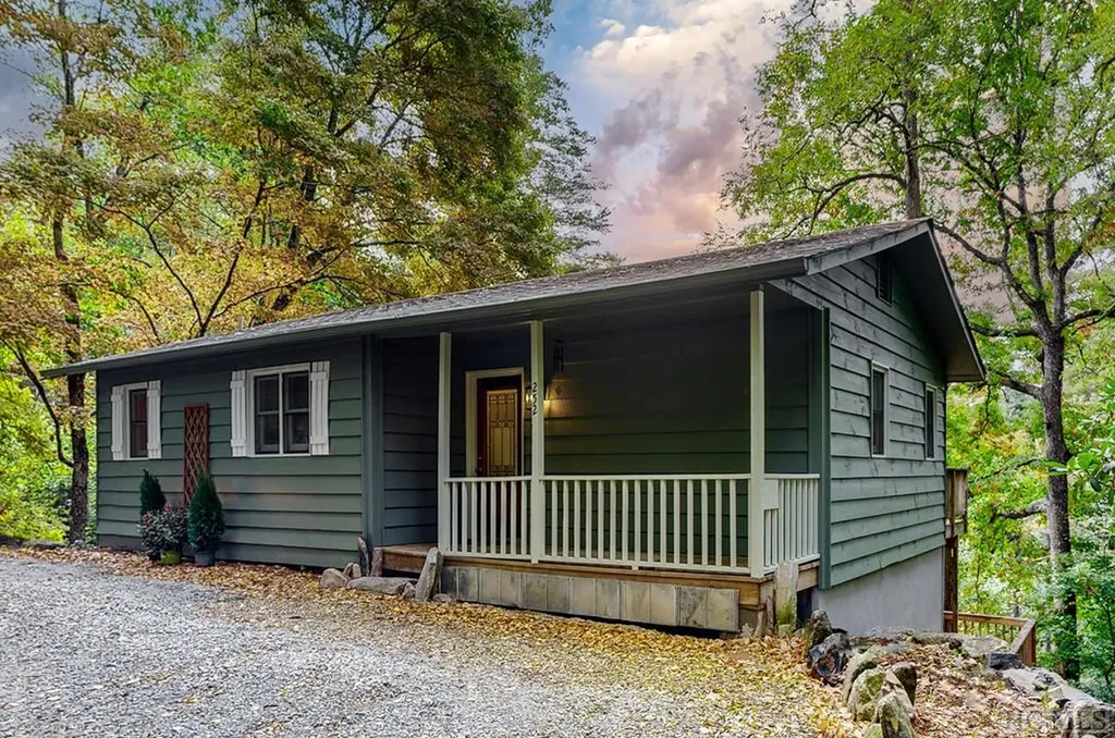 252 Azalea Circle Highlands NC 28741