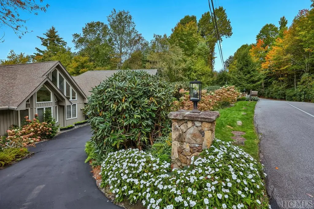 2092 Magnolia Drive Highlands NC 28741