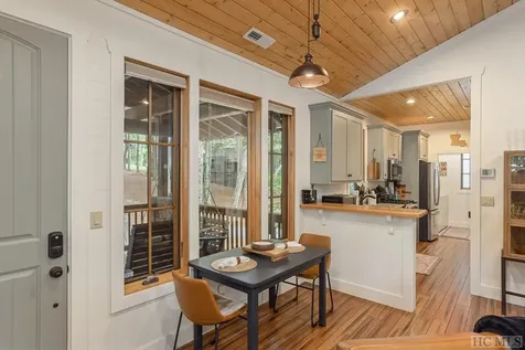 28 Outpost Trail Glenville NC 28736