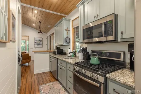 28 Outpost Trail Glenville NC 28736