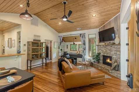 28 Outpost Trail Glenville NC 28736