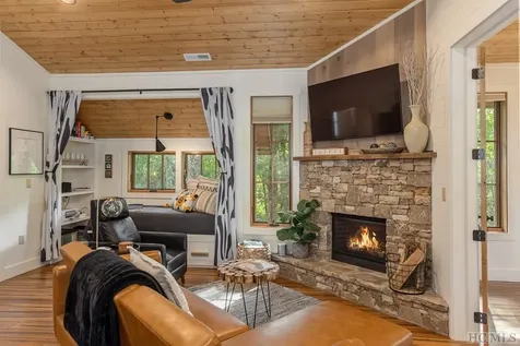 28 Outpost Trail Glenville NC 28736