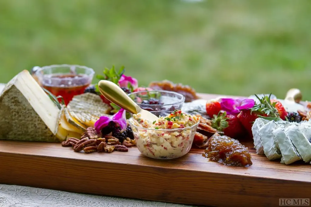 Rt-10 Broadwing Cashiers NC 28717