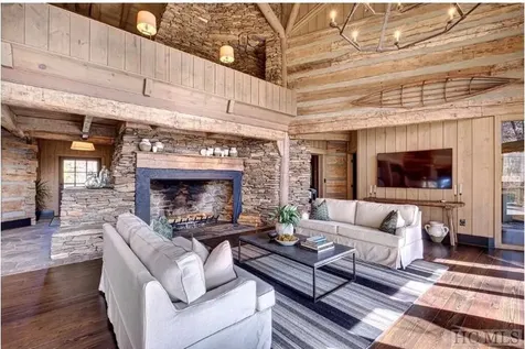 Rt-9 Broadwing Cashiers NC 28717