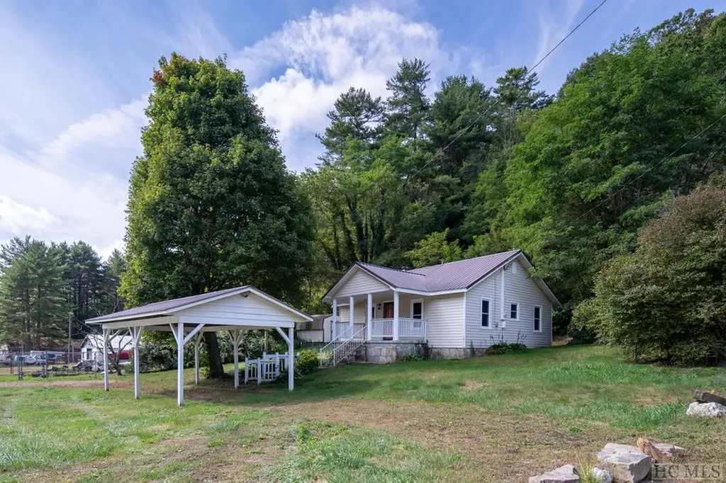 4959 N Highway 107 Glenville NC 28736