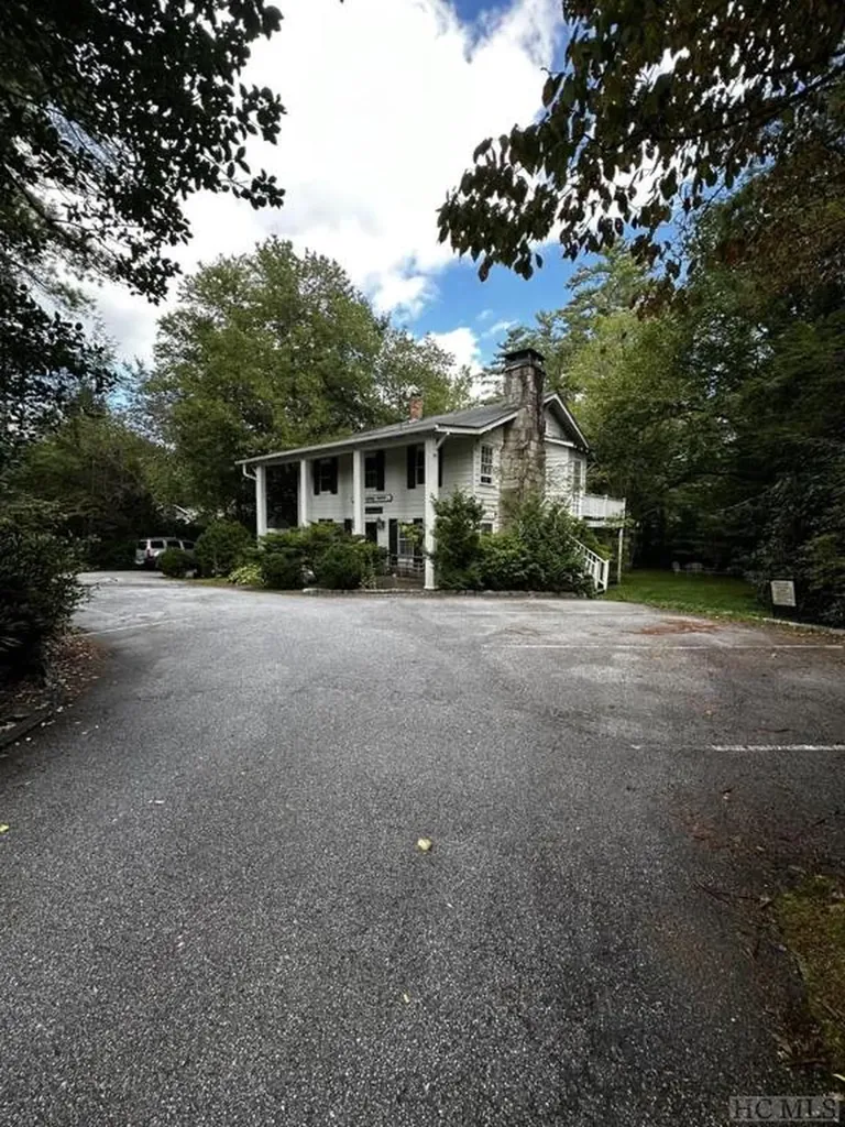 401 N Fifth Street Highlands NC 28741