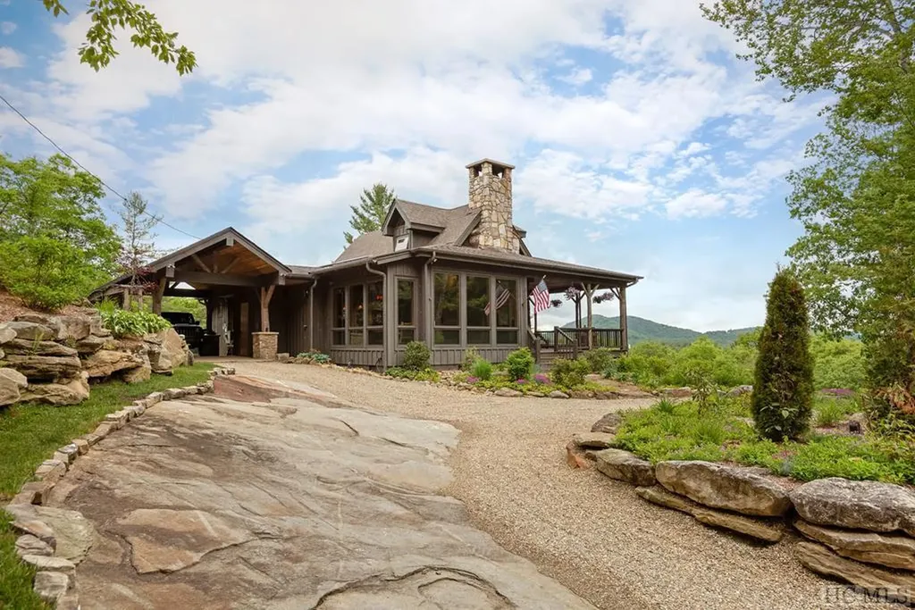 1098 Black Bear Trail Glenville NC 28736