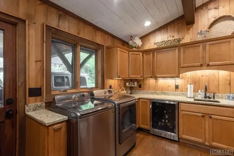 1098 Black Bear Trail Glenville NC 28736