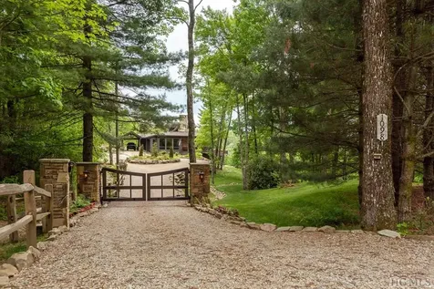 1098 Black Bear Trail Glenville NC 28736