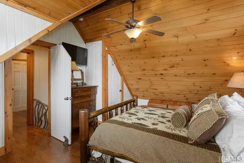 1098 Black Bear Trail Glenville NC 28736