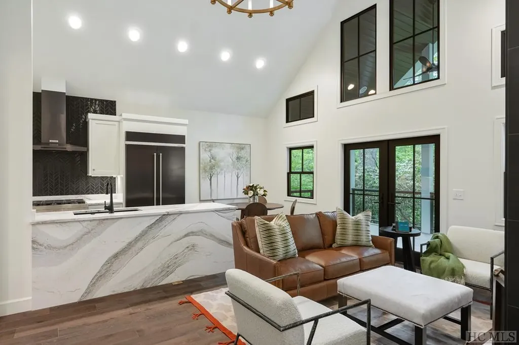 565 Chestnut Street Highlands NC 28741