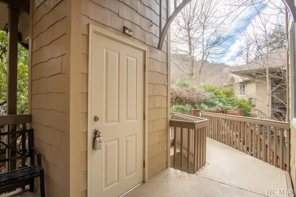 75A Burning Bush Lane Highlands NC 28741
