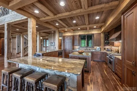 122 Stove Pipe Court Cashiers NC 28717