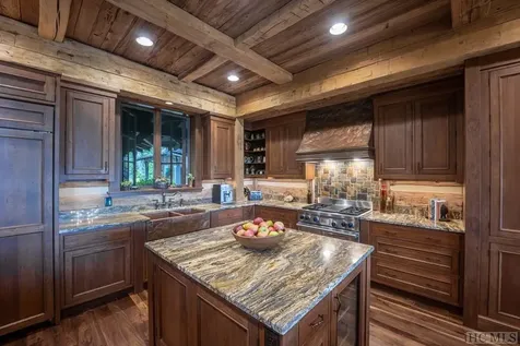122 Stove Pipe Court Cashiers NC 28717