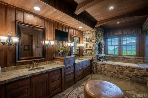 122 Stove Pipe Court Cashiers NC 28717
