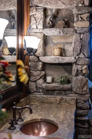 122 Stove Pipe Court Cashiers NC 28717