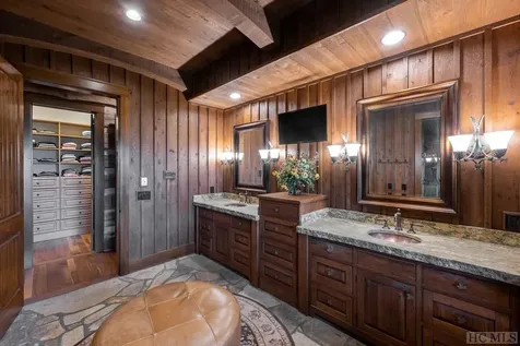122 Stove Pipe Court Cashiers NC 28717