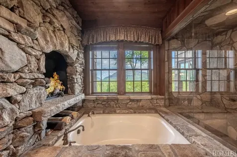 122 Stove Pipe Court Cashiers NC 28717