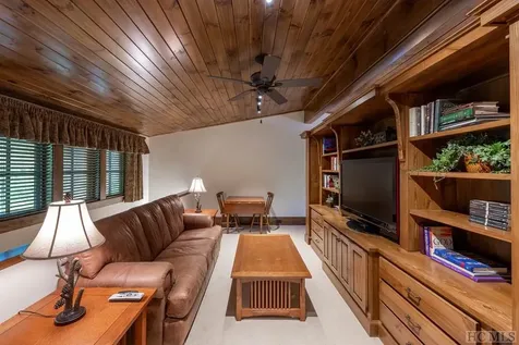 122 Stove Pipe Court Cashiers NC 28717