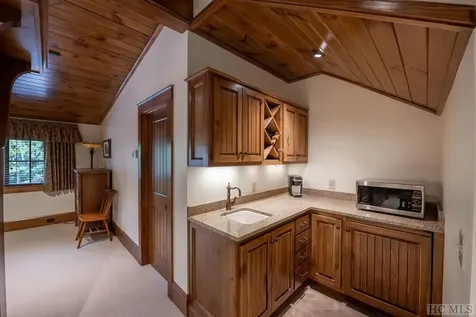 122 Stove Pipe Court Cashiers NC 28717