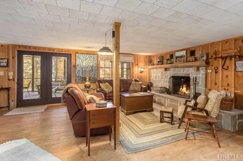 6047 Whiteside Cove Road Highlands NC 28741