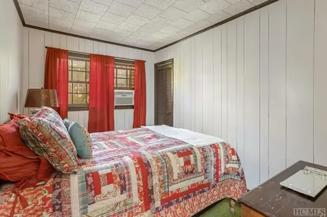 6047 Whiteside Cove Road Highlands NC 28741