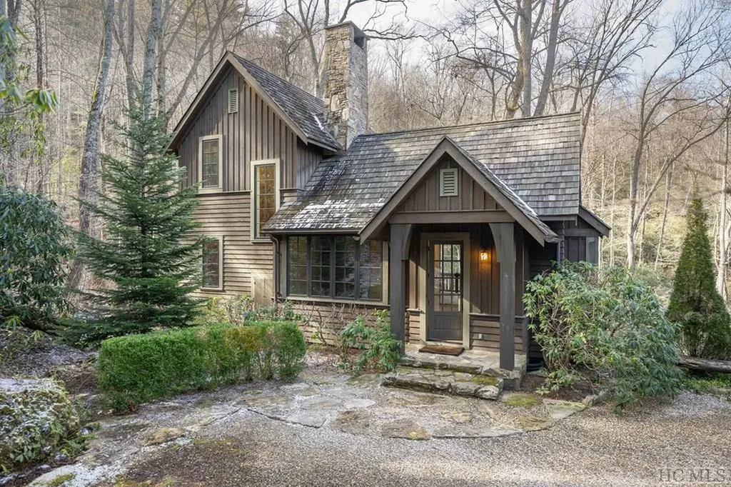 278 Boathouse Row Sapphire NC 28774