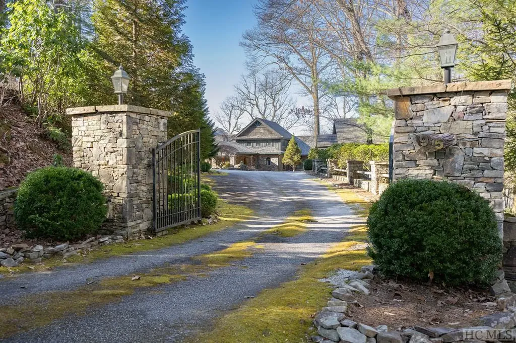 95 Cliffmont Road Cashiers NC 28717