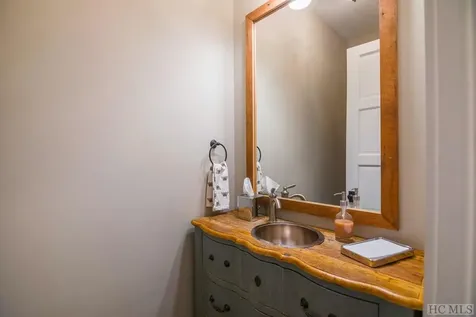 992 Found Forest Road Cashiers NC 28717