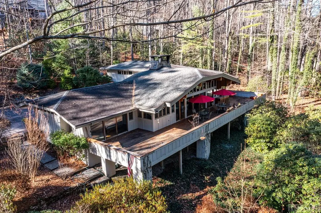 672 Cherokee Trail Sapphire NC 28774