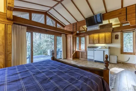 672 Cherokee Trail Sapphire NC 28774