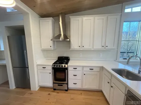 23 Moonstone Loop Highlands NC 28741