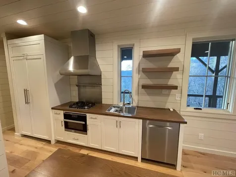 23 Moonstone Loop Highlands NC 28741