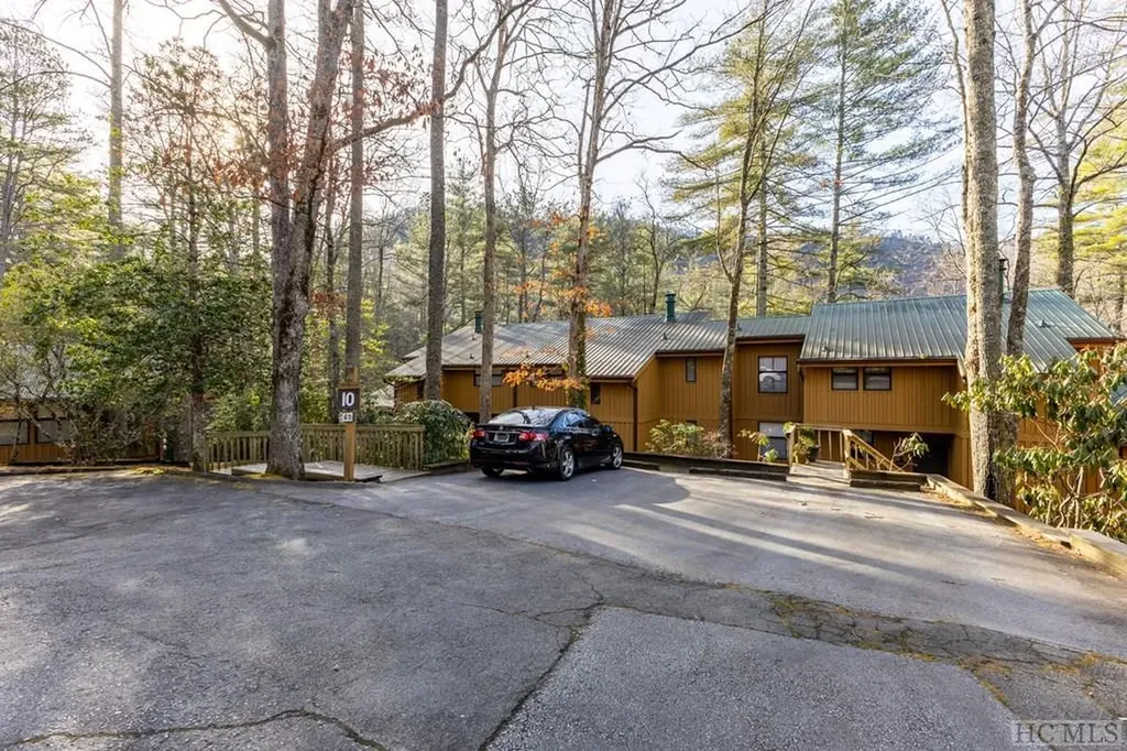 69 Chatterbox Way Sapphire NC 28774