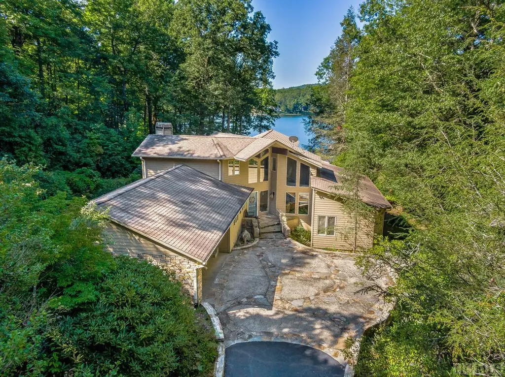 781 Cold Mountain Road Lake Toxaway NC 28747