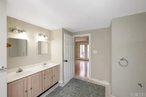 177 Double Springs Cullowhee NC 28723