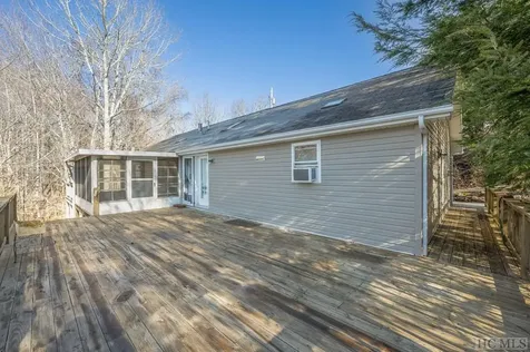 177 Double Springs Cullowhee NC 28723