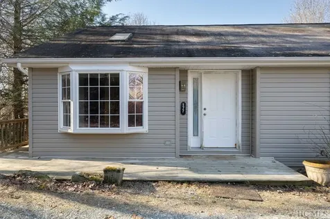 177 Double Springs Cullowhee NC 28723