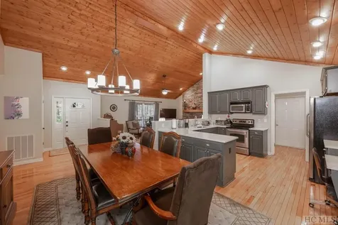 42 Mayapple Drive Sapphire NC 28774