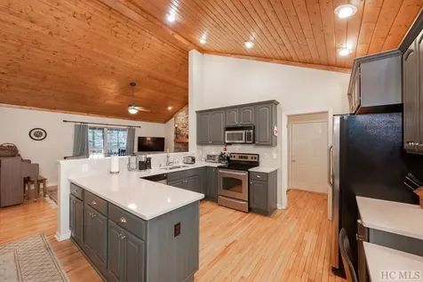 42 Mayapple Drive Sapphire NC 28774
