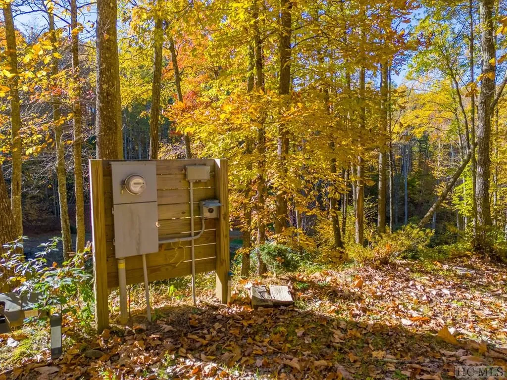 525 Comanche Road Cullowhee NC 28723