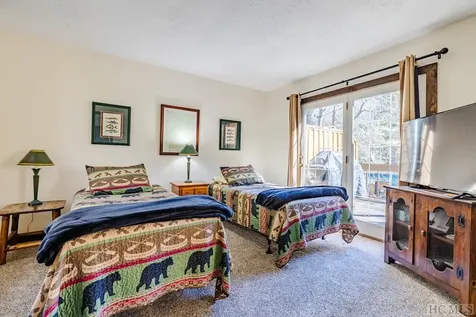 38 Lonely Mountain Drive Sapphire NC 28774
