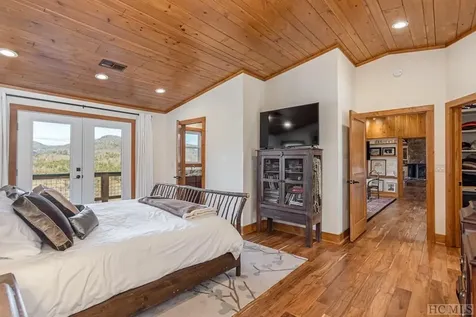 278 Golf View Road Sapphire NC 28774