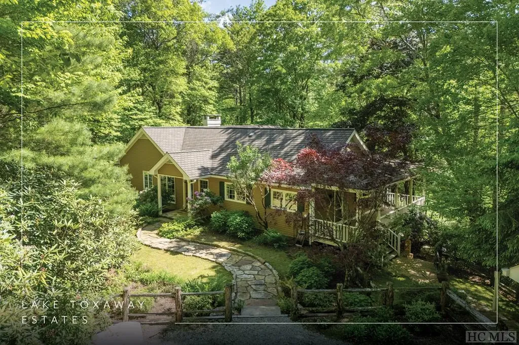 209 Cardinal Drive East Lake Toxaway NC 28747